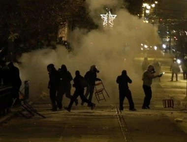 Οδοφράγματα στα Εξάρχεια - Εισβολή σε κτίριο του Υπ. Πολιτισμού